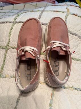 Hey Dude women’s Slip-On Loafers in Dusty Rose Canvas